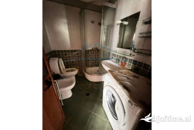 Shtepi ne shitje Apartament ne Tirane, 2+1, Mobilimi E mobiluar, Pagesa 130,000  Euro.