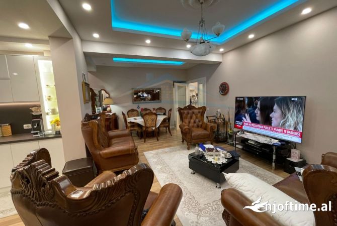 Shtepi ne shitje Apartament ne Tirane, 3+1, Mobilimi E mobiluar, Pagesa 240,000  Euro.