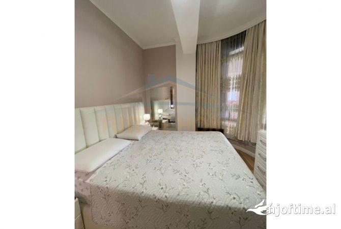 Shtepi ne shitje Apartament ne Tirane, 3+1, Mobilimi E mobiluar, Pagesa 240,000  Euro.