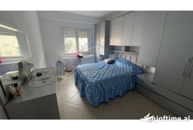 Shtepi me qera Apartament ne Tirane, 2+1, Mobilimi E mobiluar, Pagesa 400  Euro.