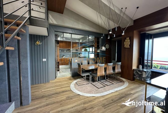 Shtepi me qera Penthose(kati i fundit panoramik) ne Tirane, 4+1, Mobilimi E mobiluar, Pagesa 3,000  Euro.