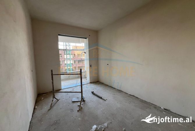 Shtepi ne shitje Apartament ne Tirane, 2+1, Mobilimi Bosh, pa mobiluar, Pagesa 157,615  Euro.