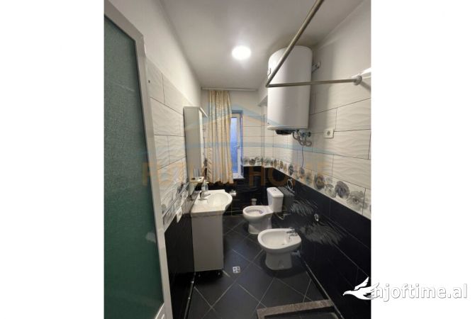 Shtepi ne shitje Apartament ne Tirane, 1+1, Mobilimi E mobiluar, Pagesa 135,000  Euro.