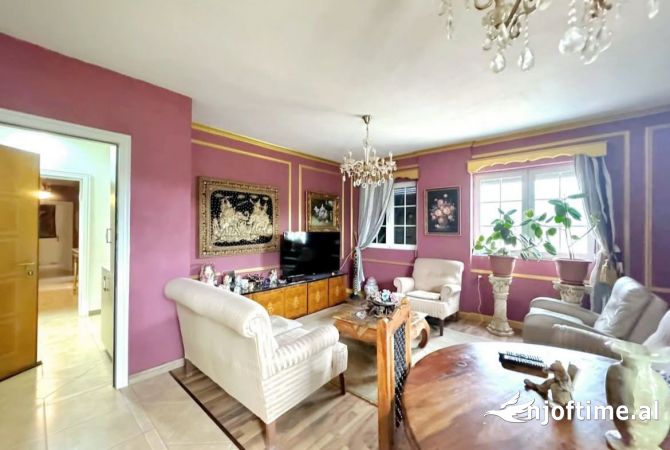 Shtepi ne shitje Penthose(kati i fundit panoramik) ne Tirane, 3+1, Mobilimi E mobiluar, Pagesa 350,000  Euro.