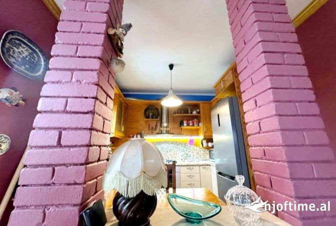 Shtepi ne shitje Penthose(kati i fundit panoramik) ne Tirane, 3+1, Mobilimi E mobiluar, Pagesa 350,000  Euro.