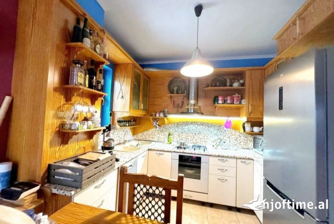 Shtepi ne shitje Penthose(kati i fundit panoramik) ne Tirane, 3+1, Mobilimi E mobiluar, Pagesa 350,000  Euro.