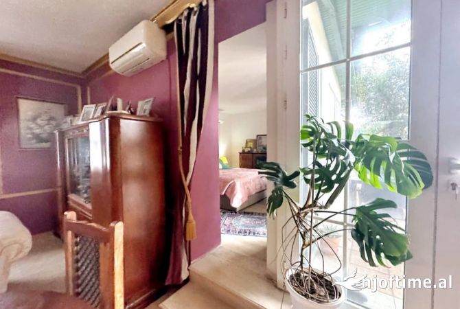 Shtepi ne shitje Penthose(kati i fundit panoramik) ne Tirane, 3+1, Mobilimi E mobiluar, Pagesa 350,000  Euro.