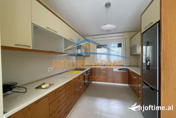 Shtepi me qera Vila Luksoze ne Tirane, 3+1, Mobilimi E mobiluar, Pagesa 2,200  Euro.