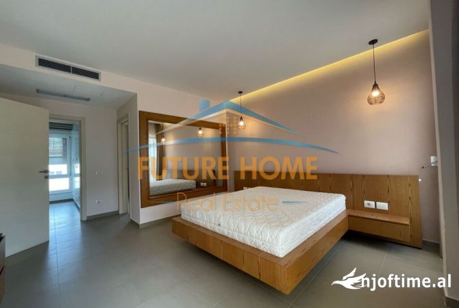 Shtepi me qera Vila Luksoze ne Tirane, 3+1, Mobilimi E mobiluar, Pagesa 2,200  Euro.