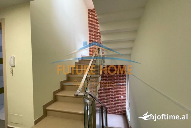 Shtepi me qera Vila Luksoze ne Tirane, 3+1, Mobilimi E mobiluar, Pagesa 2,200  Euro.