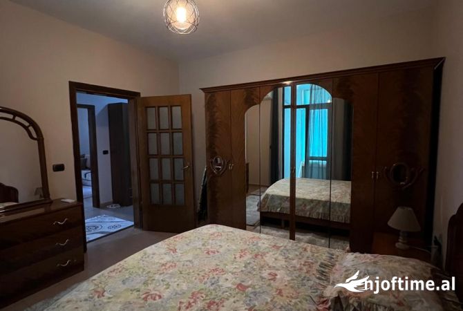 Shtepi me qera Apartament ne Tirane, 2+1, Mobilimi E mobiluar, Pagesa 700  Euro.