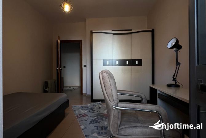 Shtepi me qera Apartament ne Tirane, 2+1, Mobilimi E mobiluar, Pagesa 700  Euro.