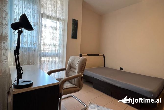 Shtepi me qera Apartament ne Tirane, 2+1, Mobilimi E mobiluar, Pagesa 700  Euro.