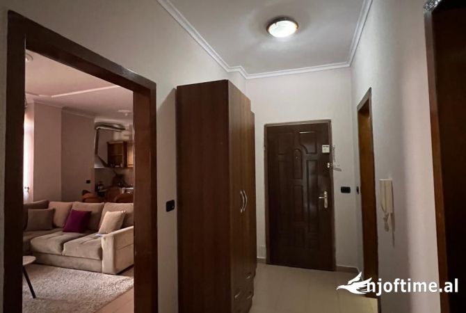 Shtepi me qera Apartament ne Tirane, 2+1, Mobilimi E mobiluar, Pagesa 700  Euro.