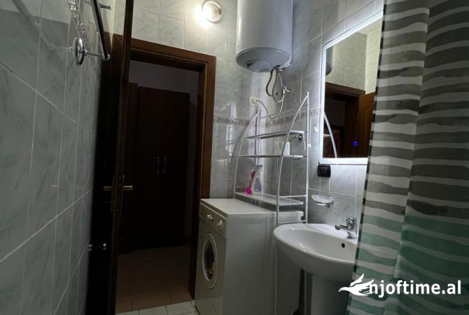 Shtepi me qera Apartament ne Tirane, 2+1, Mobilimi E mobiluar, Pagesa 700  Euro.
