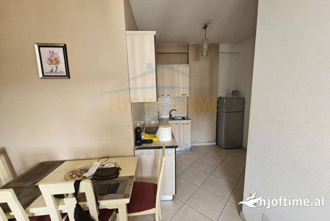Shtepi ne shitje Apartament ne Tirane, 2+1, Mobilimi E mobiluar, Pagesa 125,000  Euro.