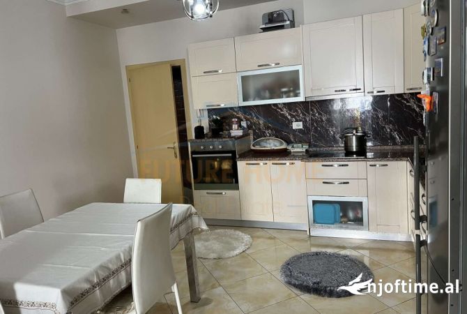 Shtepi ne shitje Apartament ne Tirane, 2+1, Mobilimi E mobiluar, Pagesa 132,000  Euro.