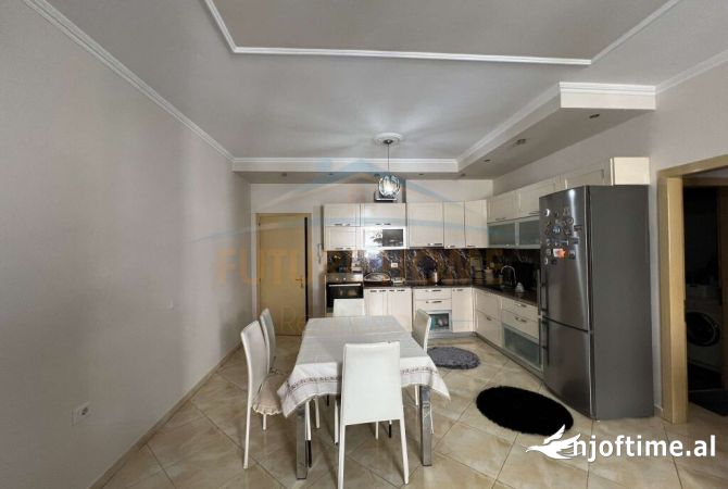 Shtepi ne shitje Apartament ne Tirane, 2+1, Mobilimi E mobiluar, Pagesa 132,000  Euro.