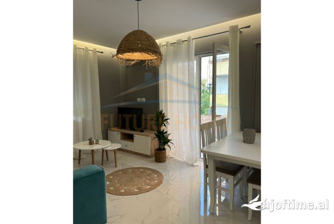 Shtepi me qera Apartament ne Tirane, 2+1, Mobilimi E mobiluar, Pagesa 800  Euro.