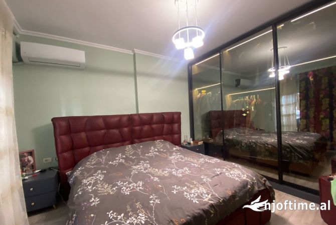 Shtepi ne shitje Apartament ne Tirane, 2+1, Mobilimi E mobiluar, Pagesa 200,000  Euro.