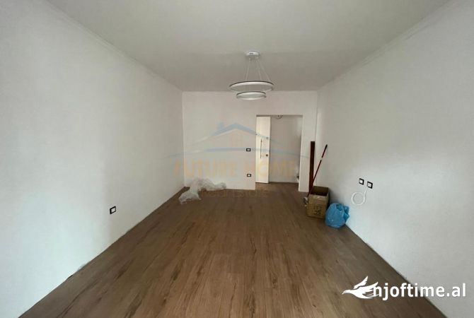 Shtepi ne shitje Apartament ne Tirane, 1+1, Mobilimi Bosh, pa mobiluar, Pagesa 90,000  Euro.