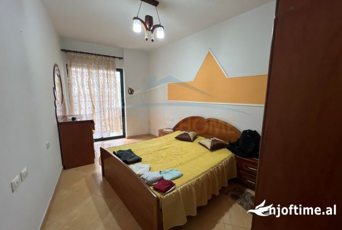 Shtepi ne shitje Apartament ne Tirane, 2+1, Mobilimi E mobiluar, Pagesa 130,000  Euro.