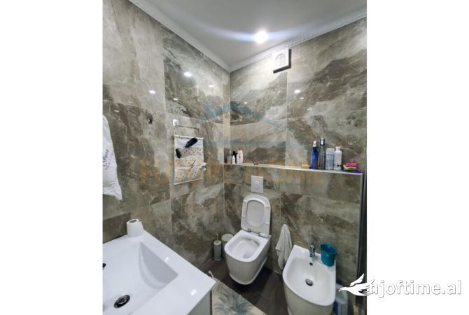 Shtepi ne shitje Apartament ne Tirane, 2+1, Mobilimi E mobiluar, Pagesa 130,000  Euro.