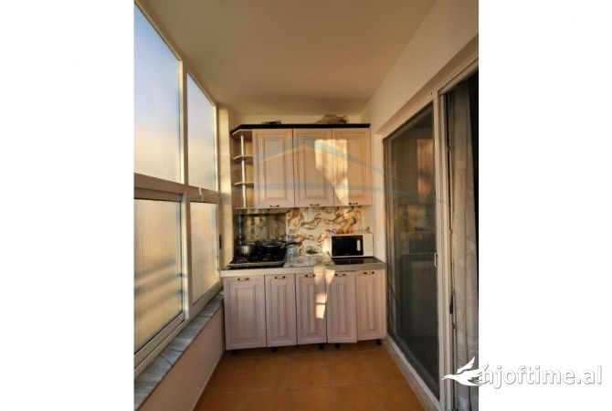 Shtepi ne shitje Apartament ne Tirane, 2+1, Mobilimi E mobiluar, Pagesa 130,000  Euro.