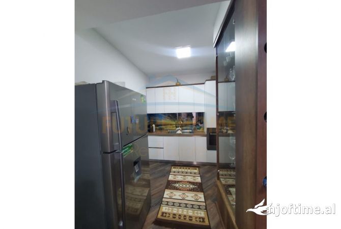 Shtepi ne shitje Apartament ne Tirane, 2+1, Mobilimi E mobiluar, Pagesa 130,000  Euro.