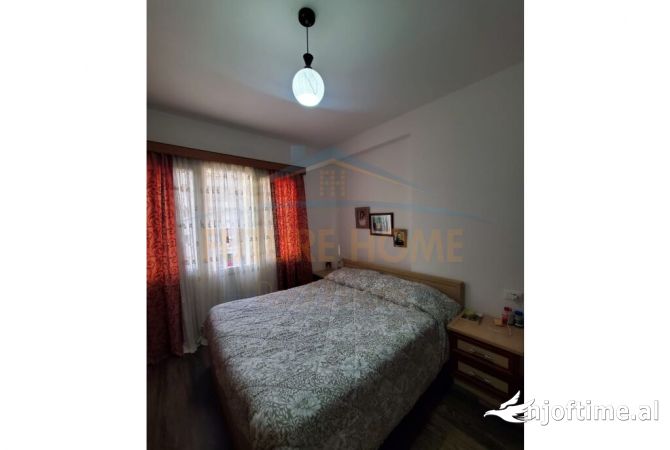 Shtepi ne shitje Apartament ne Tirane, 2+1, Mobilimi E mobiluar, Pagesa 130,000  Euro.