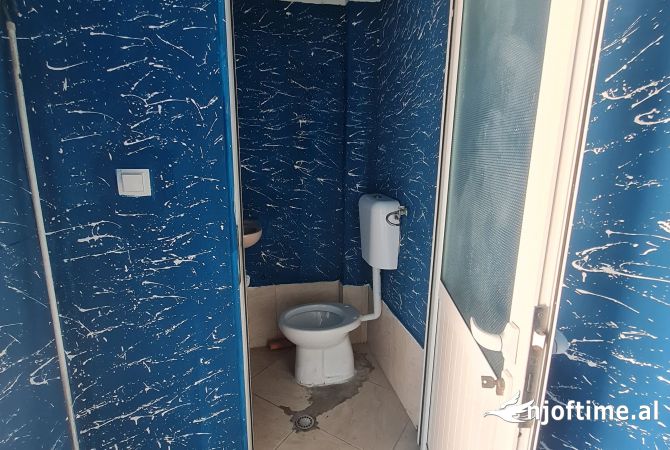 Jepet me qera , Perball me 2 shkolla ,Rruga telegrafi 