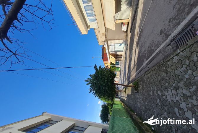 Jepet Me Qera,Rruga Telegrafi,Perball me 2 Shkolla