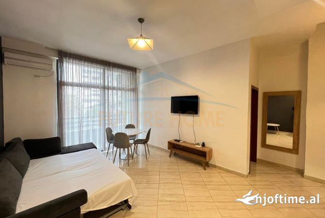 Shtepi ne shitje Apartament ne Tirane, 1+1, Mobilimi E mobiluar, Pagesa 103,000  Euro.