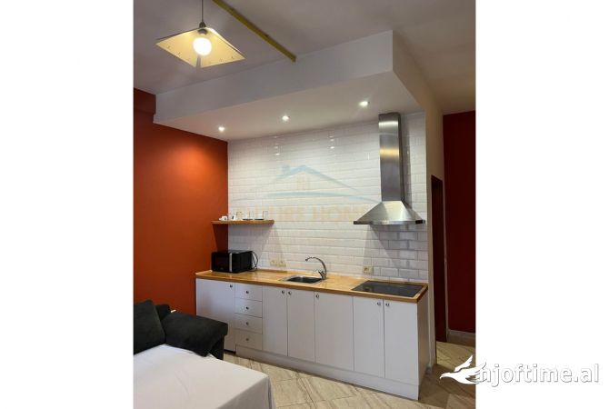 Shtepi ne shitje Apartament ne Tirane, 1+1, Mobilimi E mobiluar, Pagesa 103,000  Euro.