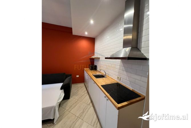Shtepi ne shitje Apartament ne Tirane, 1+1, Mobilimi E mobiluar, Pagesa 103,000  Euro.