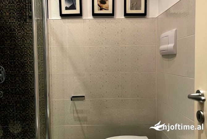 Shtepi me qera Apartament ne Tirane, 2+1, Mobilimi E mobiluar, Pagesa 800  Euro.