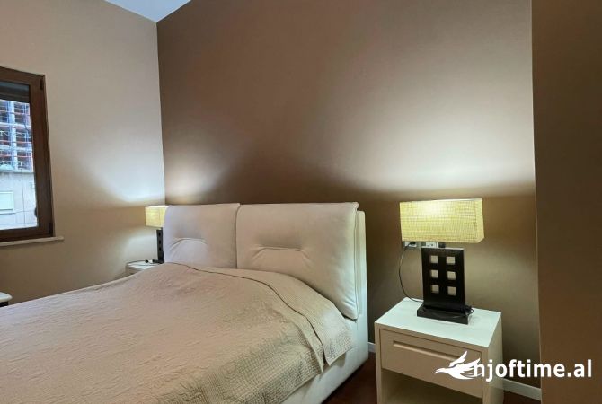 Shtepi me qera Apartament ne Tirane, 2+1, Mobilimi E mobiluar, Pagesa 800  Euro.