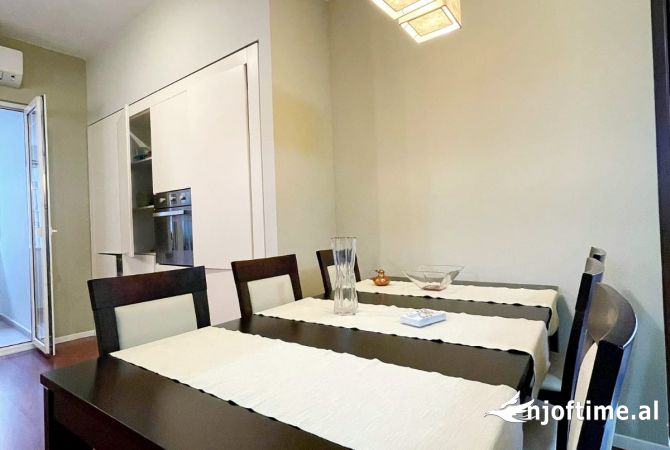 Shtepi me qera Apartament ne Tirane, 2+1, Mobilimi E mobiluar, Pagesa 800  Euro.