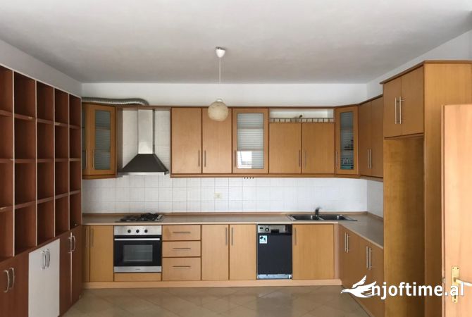 Shtepi me qera 2+1 ne Tirane - 550 Euro