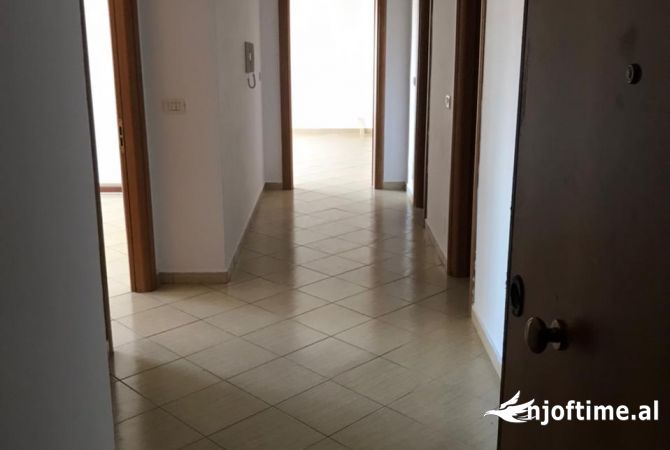 Shtepi me qera Apartament ne Tirane, 2+1, Mobilimi Bosh, pa mobiluar, Pagesa 550  Euro.