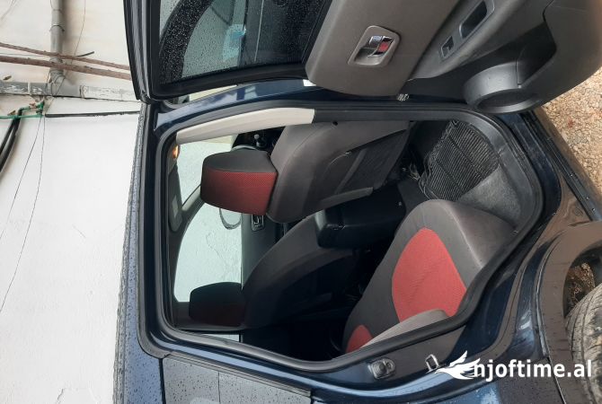 Makina ne shitje  ne Tirane - 6,800 Euro