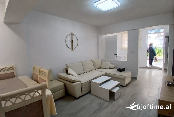 Shtepi me qera Apartament ne Tirane, 2+1, Mobilimi E mobiluar, Pagesa 600  Euro.