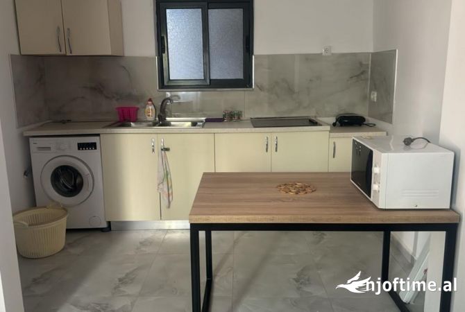 Shtepi me qera Apartament ne Tirane, 1+1, Mobilimi E mobiluar, Pagesa 450  Euro.