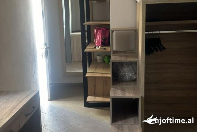 Shtepi me qera Apartament ne Tirane, 1+1, Mobilimi E mobiluar, Pagesa 450  Euro.