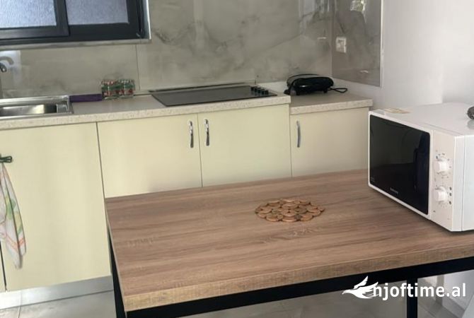Shtepi me qera Apartament ne Tirane, 1+1, Mobilimi E mobiluar, Pagesa 450  Euro.