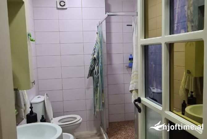 Shtepi ne shitje Apartament ne Tirane, 1+1, Mobilimi E mobiluar, Pagesa 120,000  Euro.