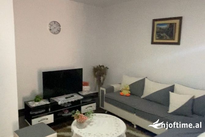 Shtepi me qera 2+1 ne Tirane - 300 Euro