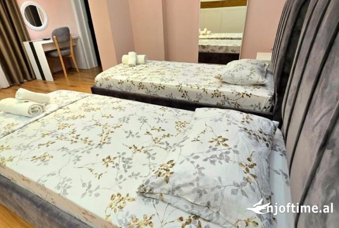 Shtepi me qera Apartament ne Tirane, 2+1, Mobilimi E mobiluar, Pagesa 900  Euro.