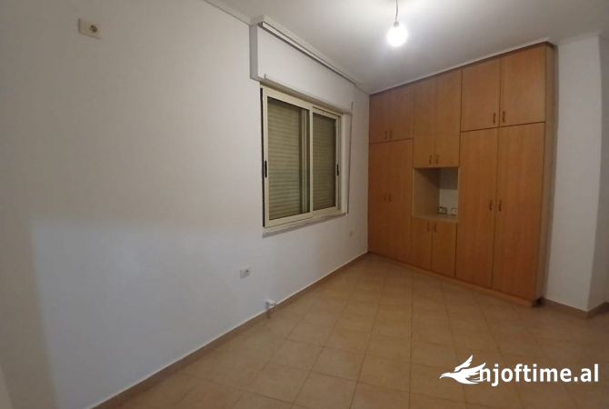 Shtepi me qera 2+1 ne Tirane - 450 Euro