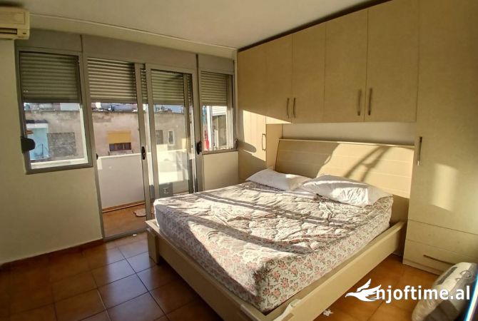 Shtepi me qera Apartament ne Tirane, 1+1, Mobilimi Pjeserisht e mobiluar, Pagesa 600  Euro.